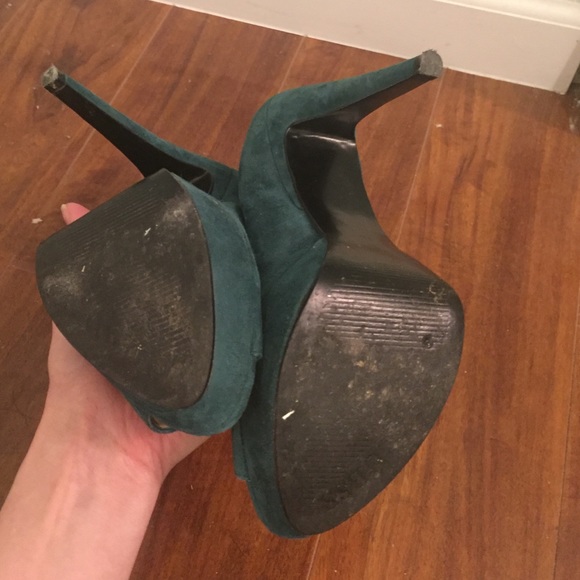 Guess Heels - Picture 3 of 3